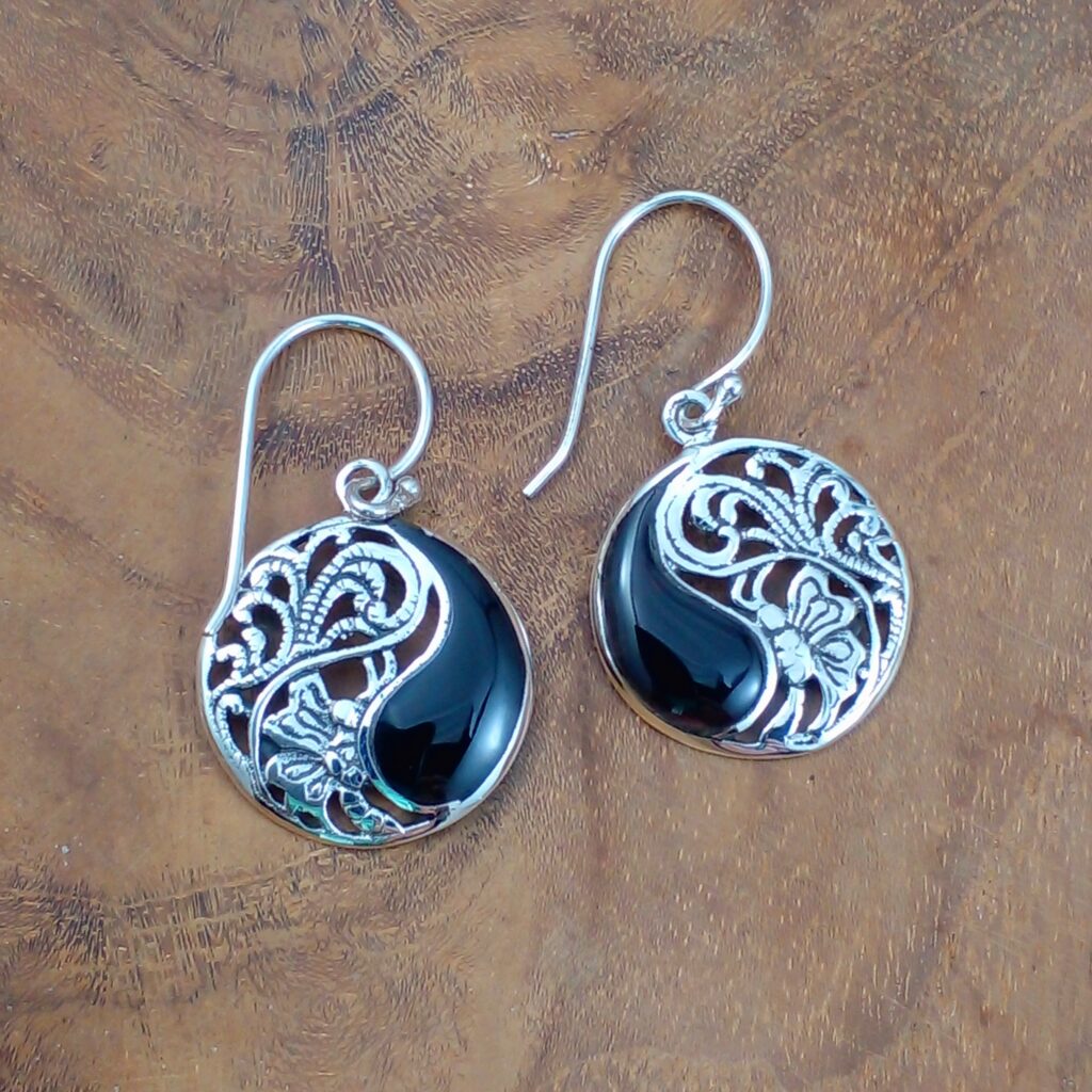 Anting Abalone Perak Asli Ukiran Bali (Yin Yang Shell Earrings) E956