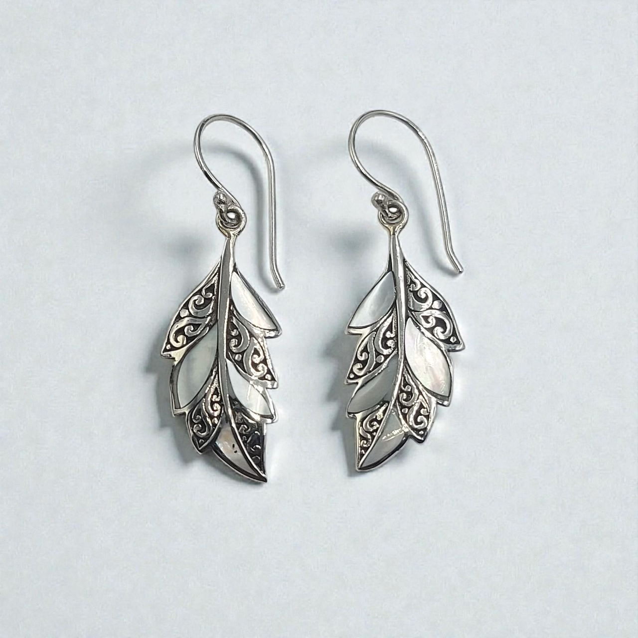 Anting Kerang Abalone Motif Daun Perak Asli (Shell Earrings) E967 - Gambar 2