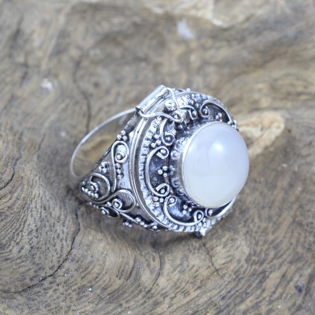 Cincin Perak Bali Unik Ukiran Permata (Poison Ring) R327