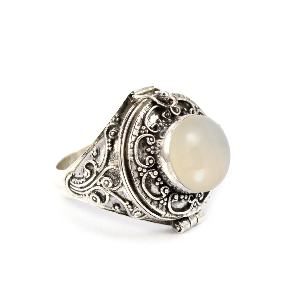 Cincin Perak Bali