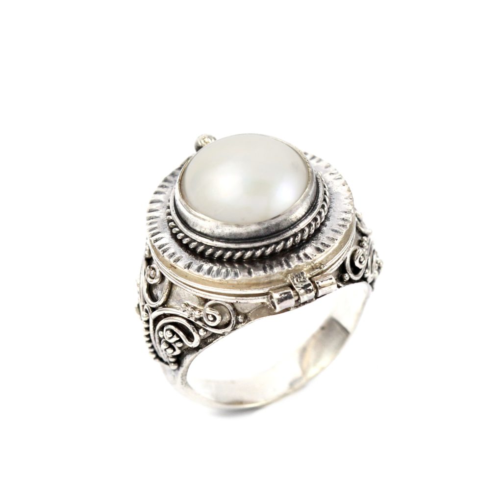 Cincin Perak Bali