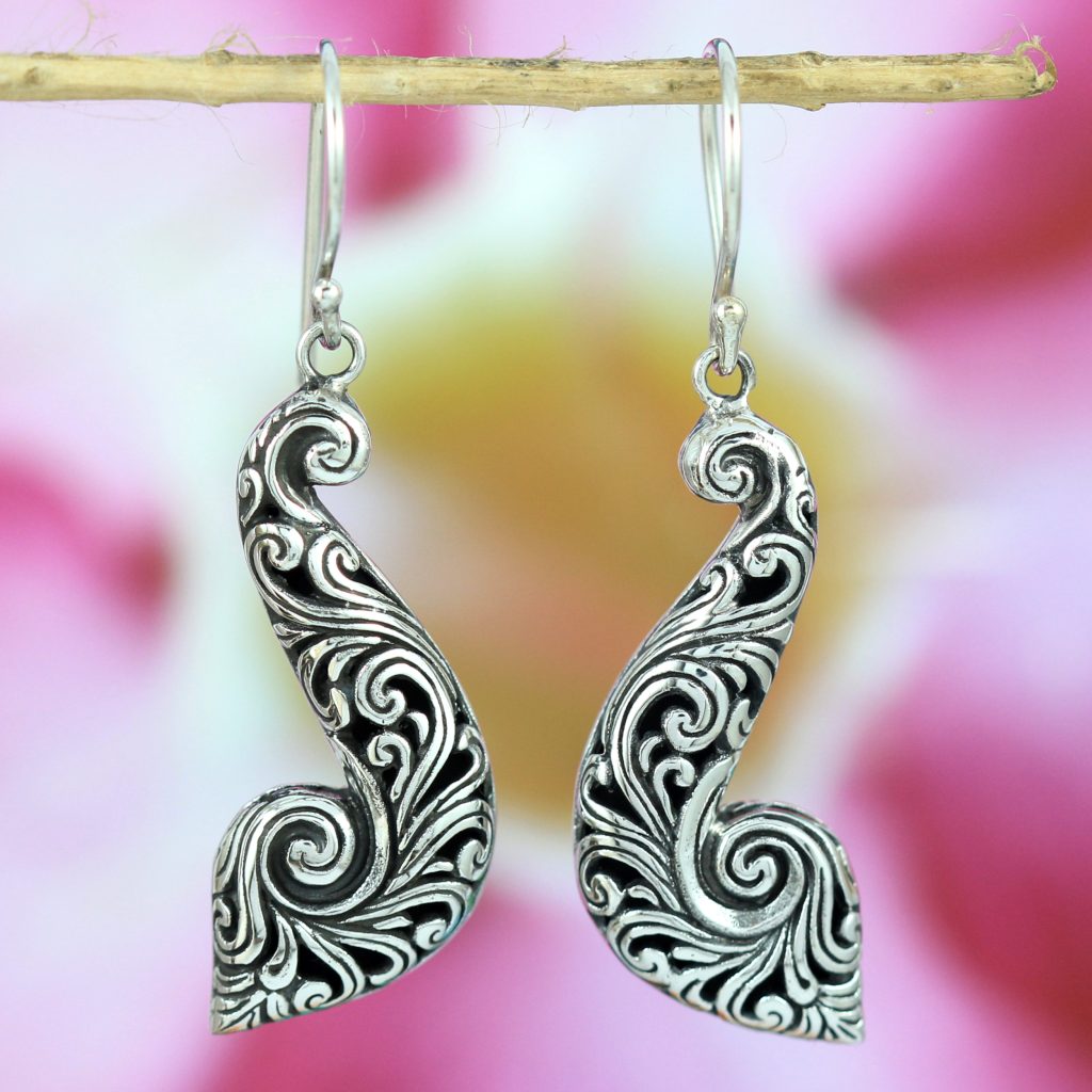Anting Gantung Perak Ukiran Bali E597