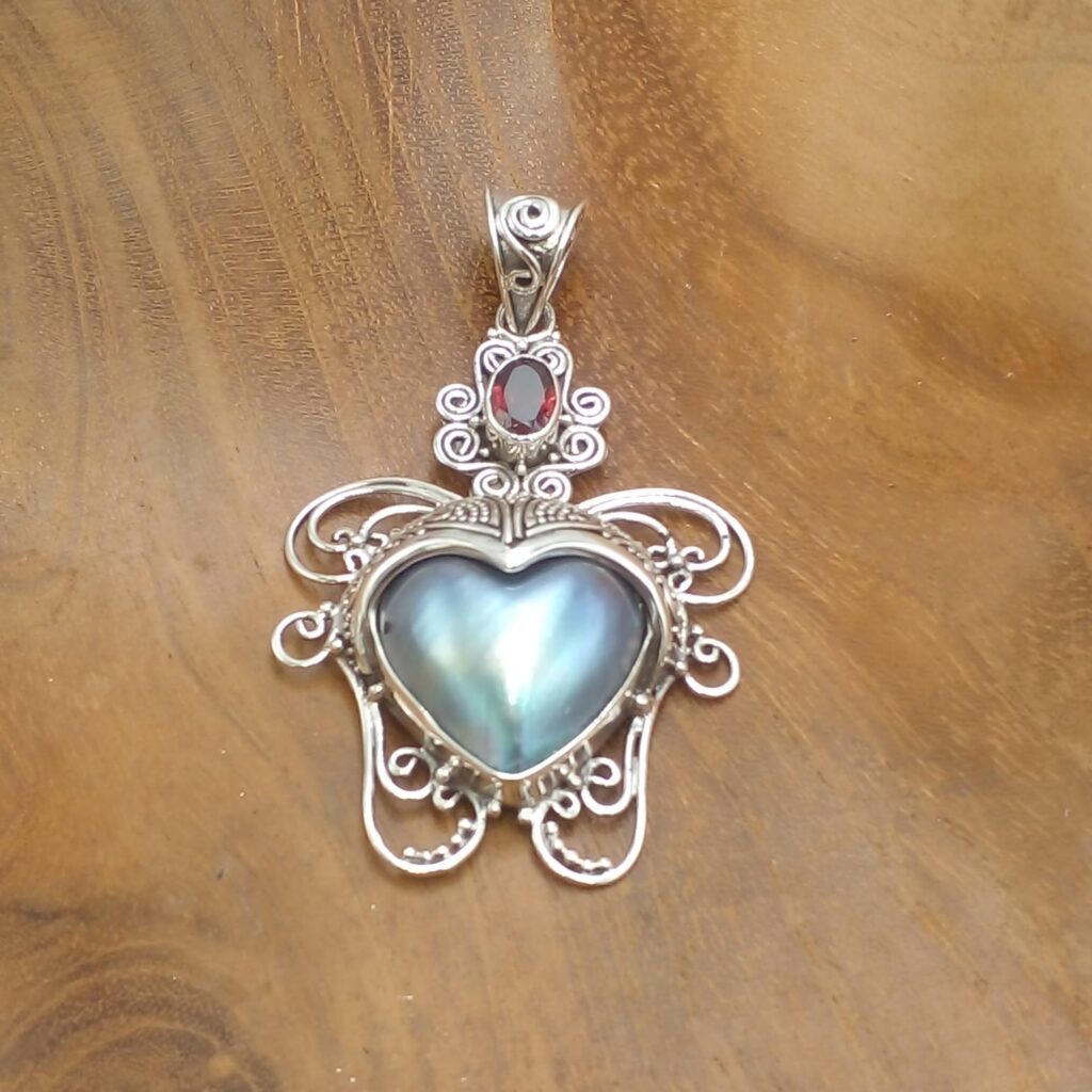 Liontin Perak Mutiara Mabe