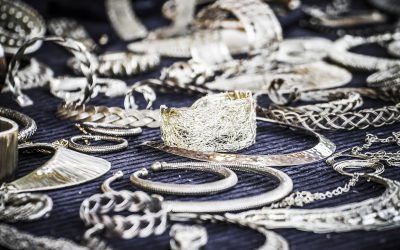Cara Mengatasi Perhiasan Perak Menghitam