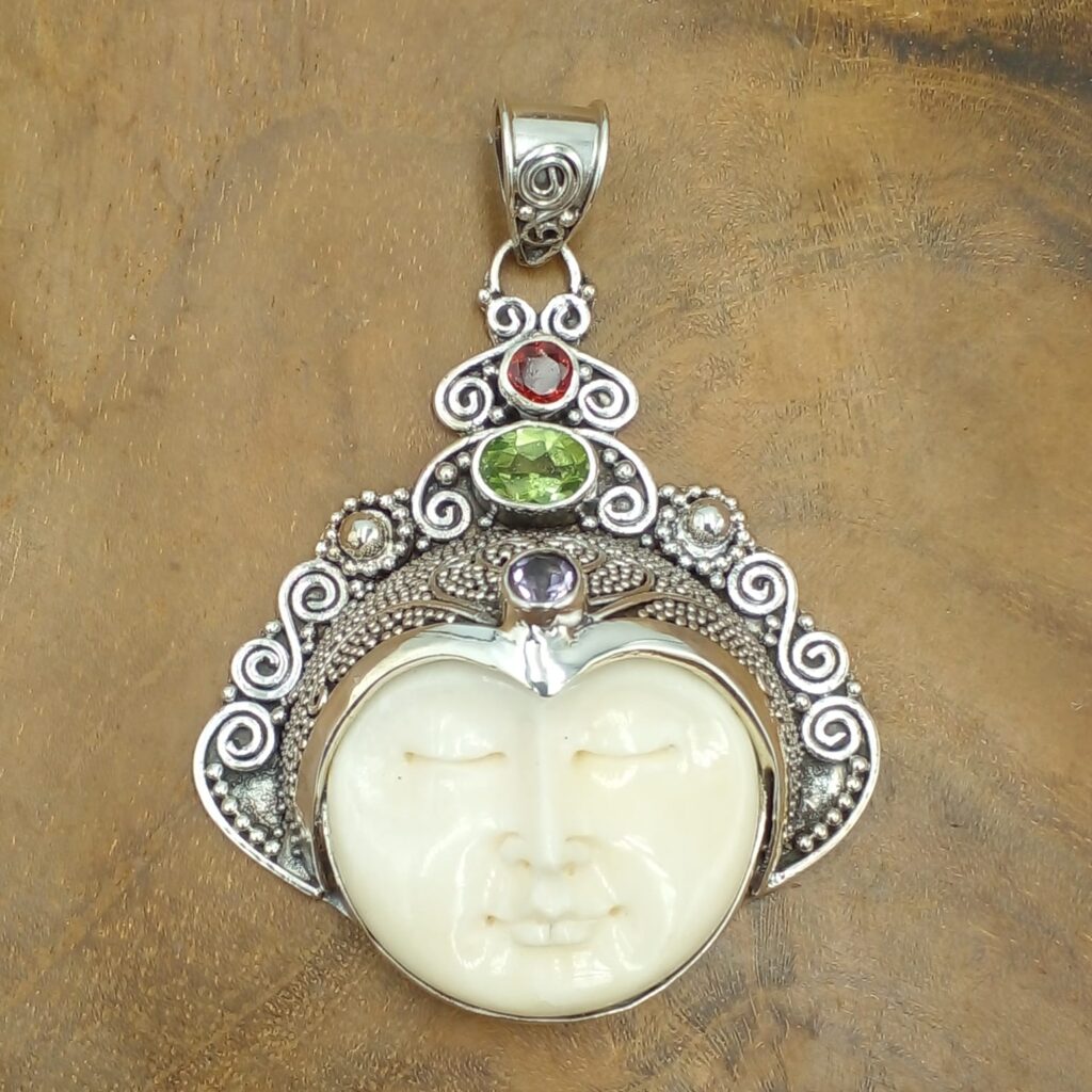 Liontin Perak Ukiran Bali