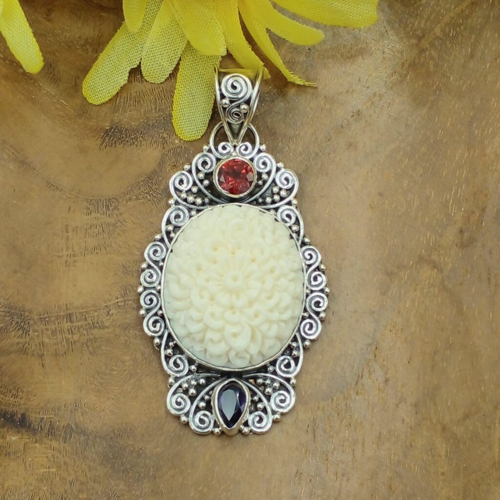 liontin ukir bali