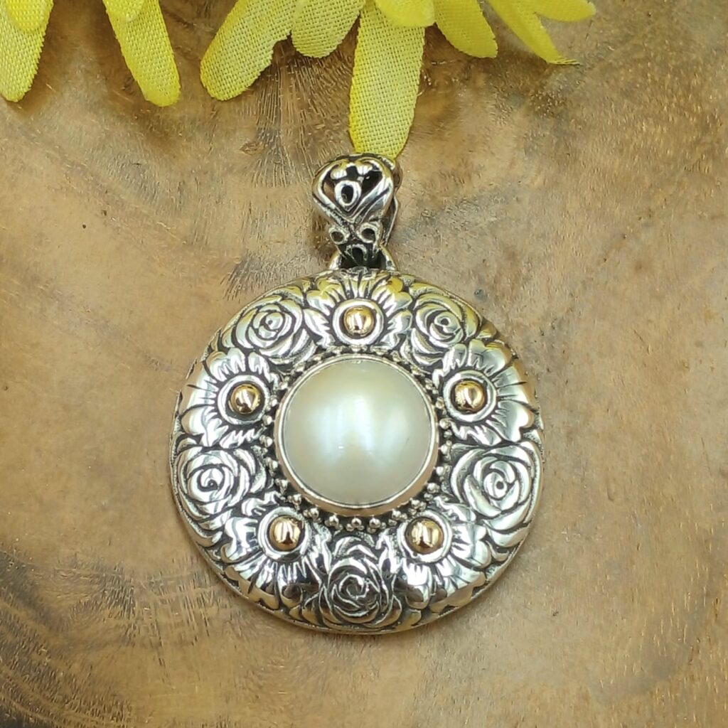 Liontin Mutiara Cantik Bali
