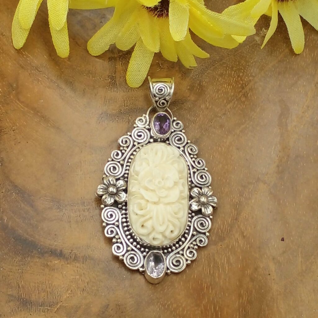 liontin ukir bali