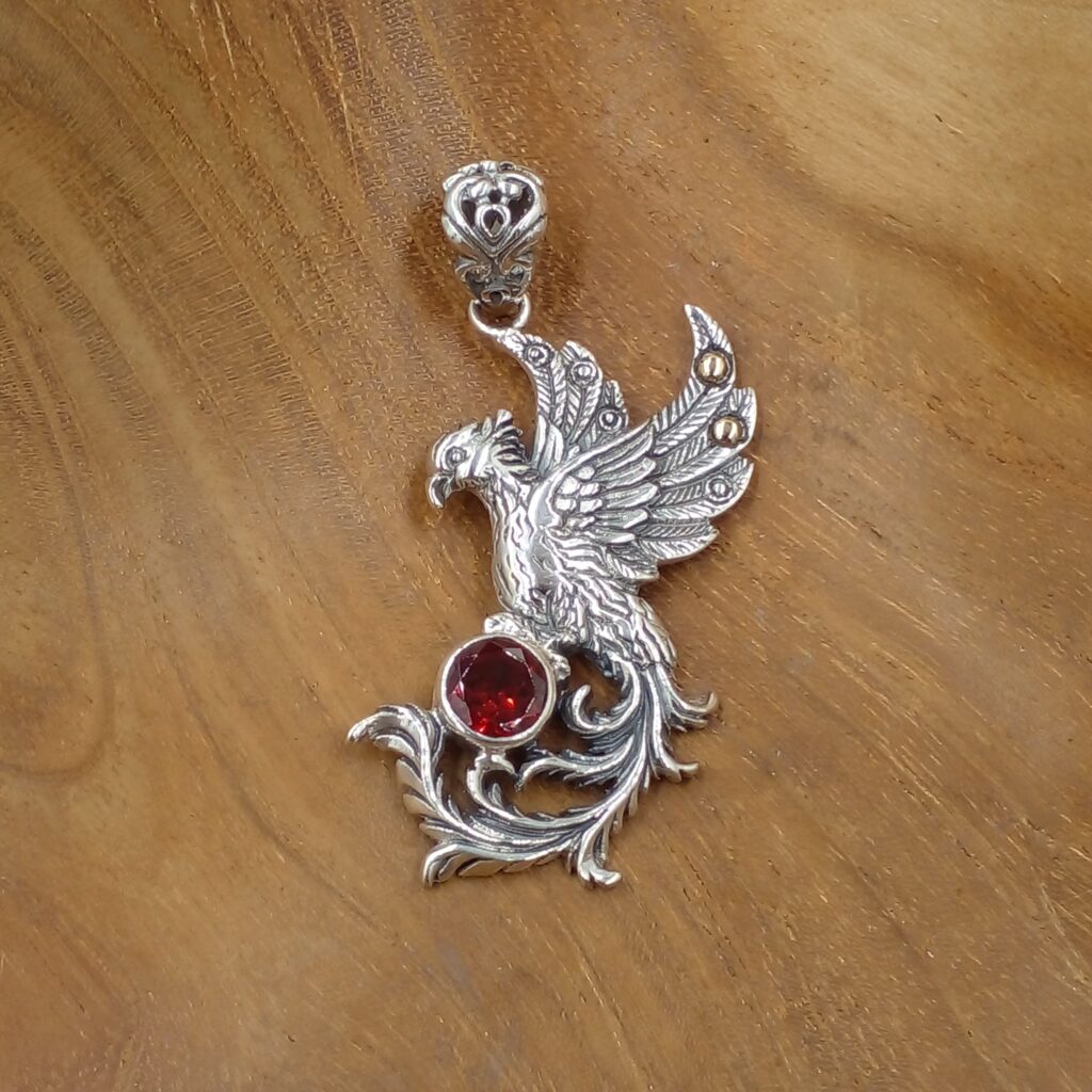 liontin burung phoenix