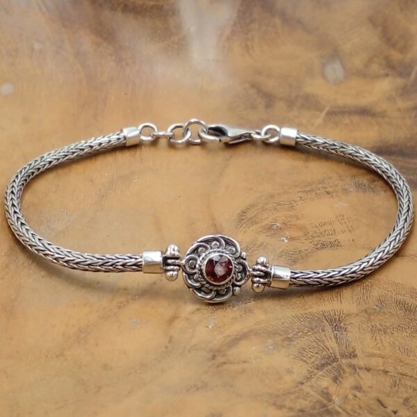 Gelang Rantai Perak Ukiran Bulat dengan Permata B701