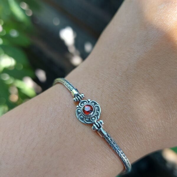 Gelang Rantai Perak Ukiran Bulat dengan Permata B701