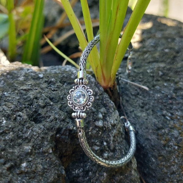 Gelang Rantai Perak Ukiran Bunga dengan Permata B703