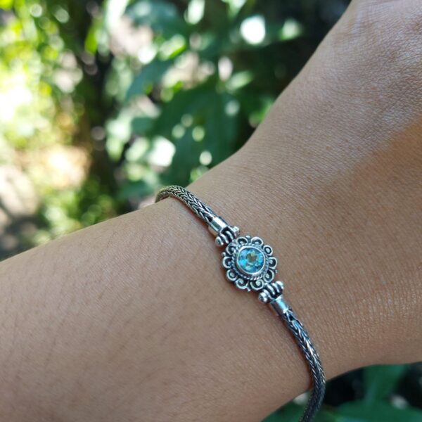 Gelang Rantai Perak Ukiran Bunga dengan Permata B703