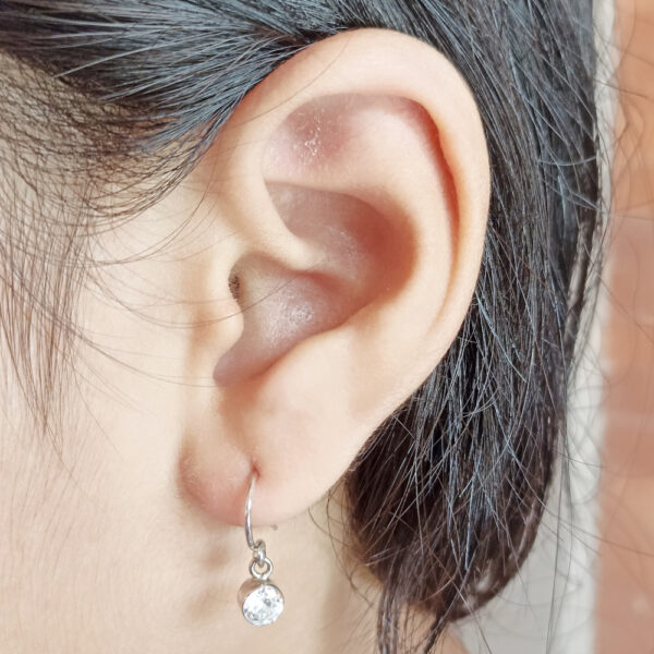 Anting Perak dengan Zirconia Bulat E1136