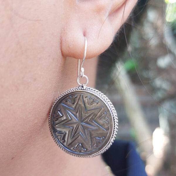 Anting Perak Kerang Bulat Ukiran Bintang E1565