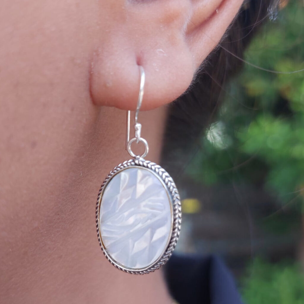 Anting Perak Mother of Pearl Oval Ukir (Shell Earrings) E1568
