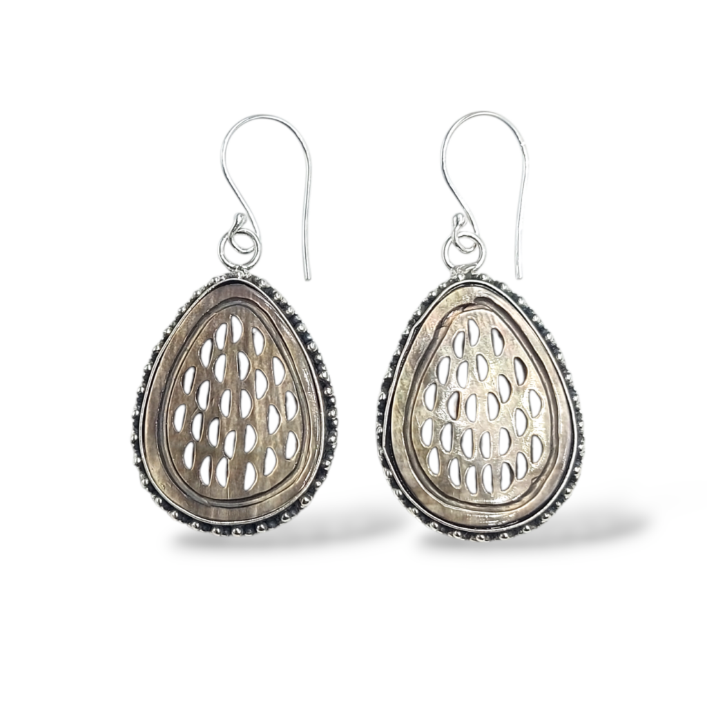 anting kerang ukir minimalis