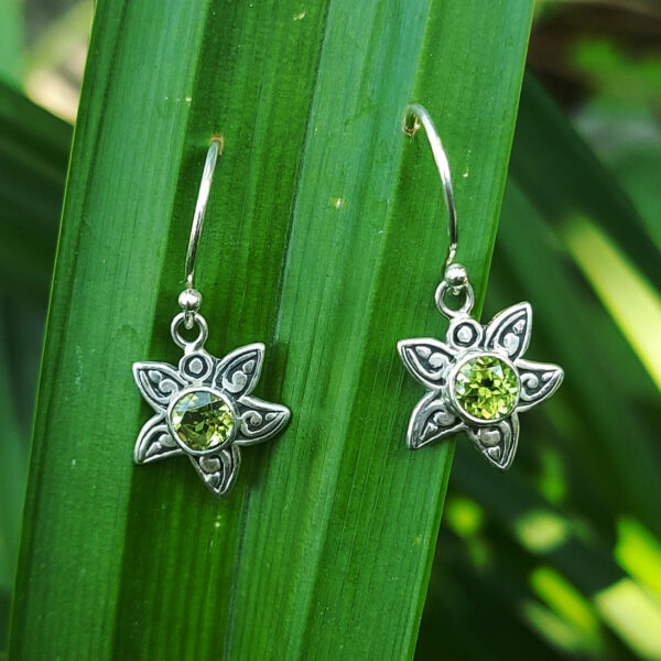 Anting Perak Motif Kerang Permata E1838