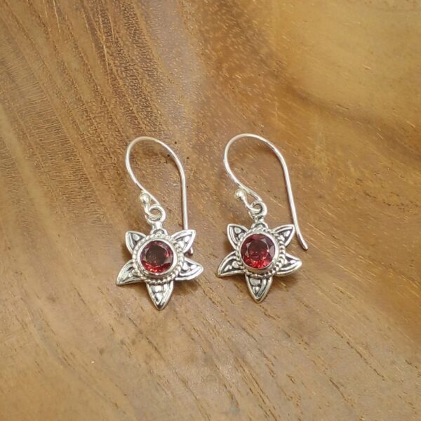 Anting Perak Motif Kerang Permata E1838