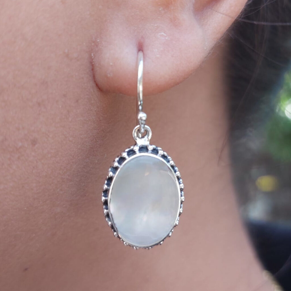 Anting Perak Kerang Oval Jawan Sari (Shell Earrings) E1855