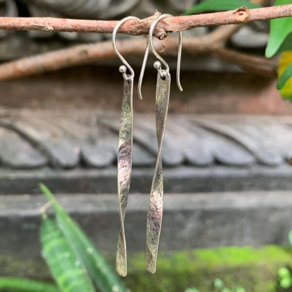 Anting Perak Stik Motif Hammered Curly E1872