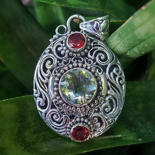 Liontin Perak Oval Etnik Ukiran Bali P554