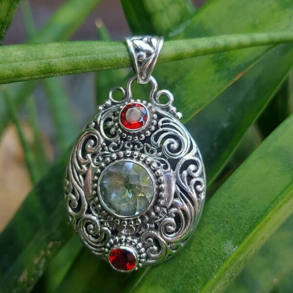 Liontin Perak Oval Etnik Ukiran Bali P554