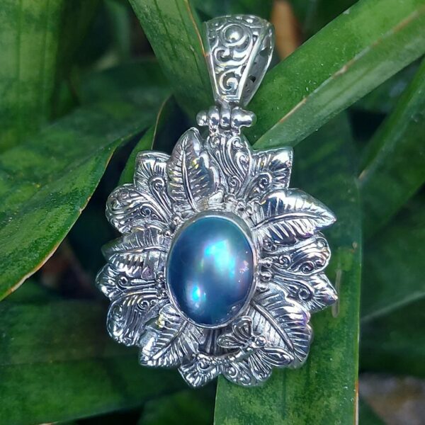 Liontin Perak Daun Mutiara Mabe Oval P671