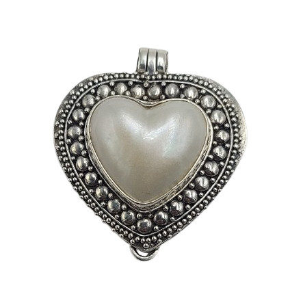 Liontin Perak Bentuk Hati dengan Mutiara Mabe P796