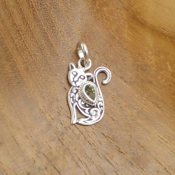Liontin Perak Kucing dengan Permata P896