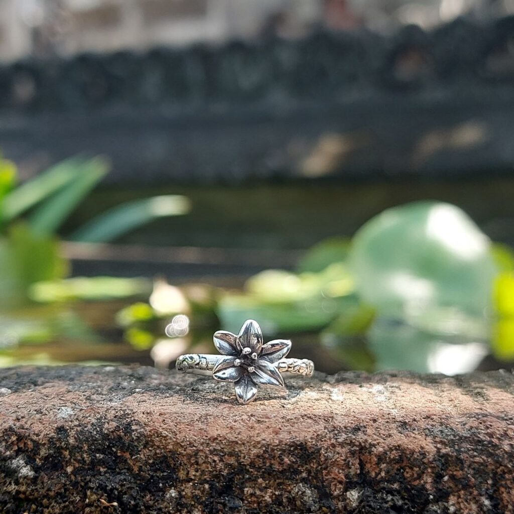 Cincin Perak Motif Bunga Lily R678