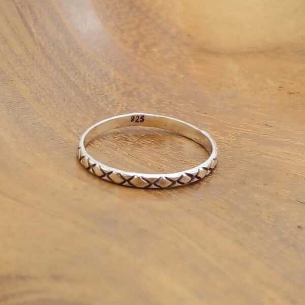 Cincin Perak Motif Silang R690