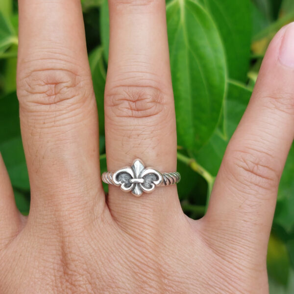 Cincin Perak Fleur de Lis R724