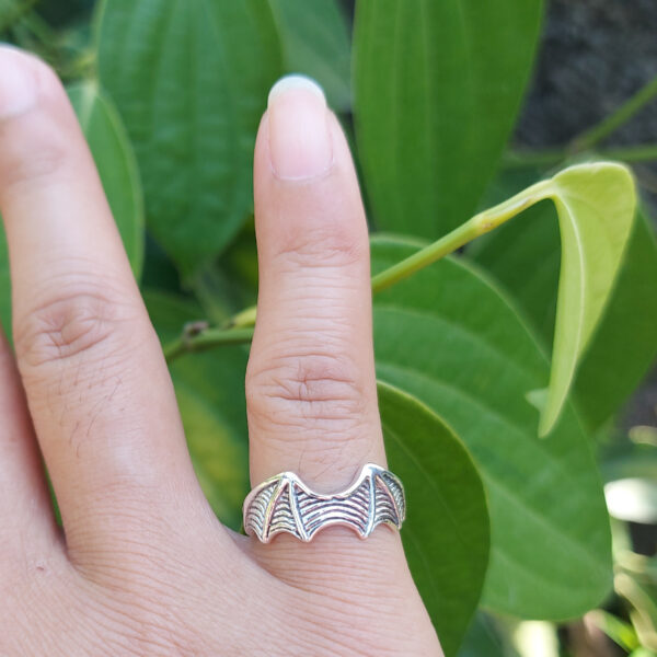Cincin Perak Sayap Kelelawar Motif Garis R774