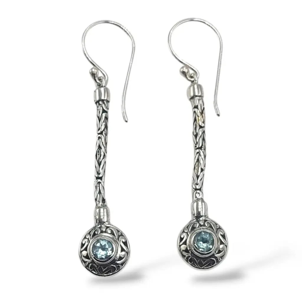 anting gantung wanita