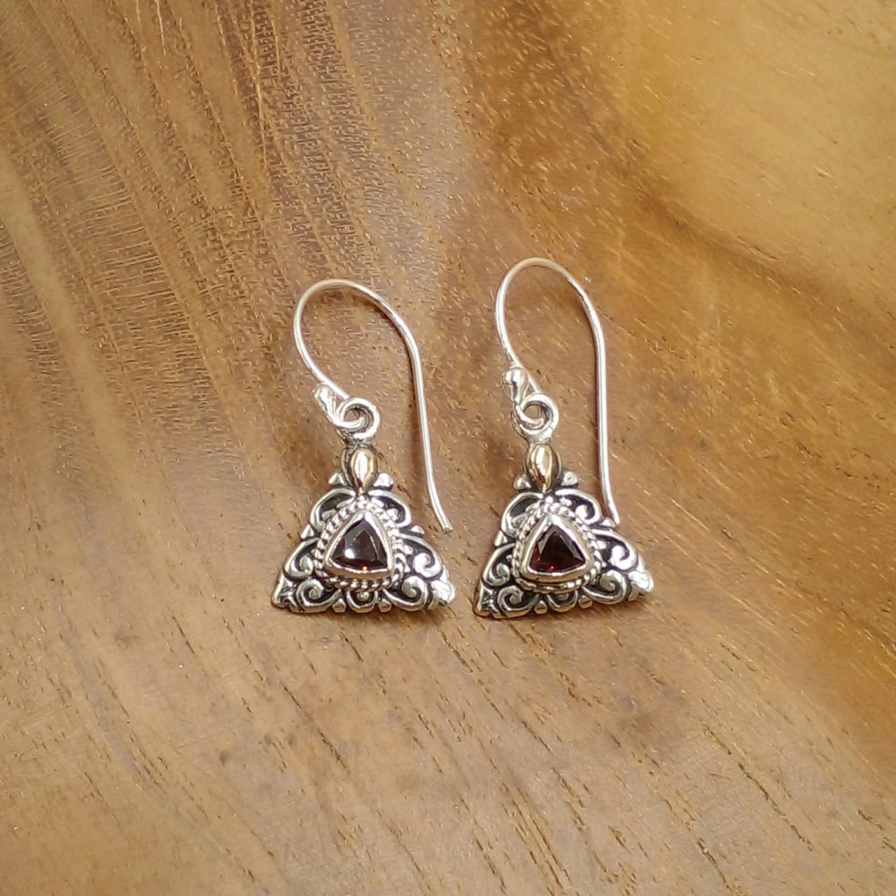 Anting Perak Segitiga Ukir Permata E1839 - Gambar 3