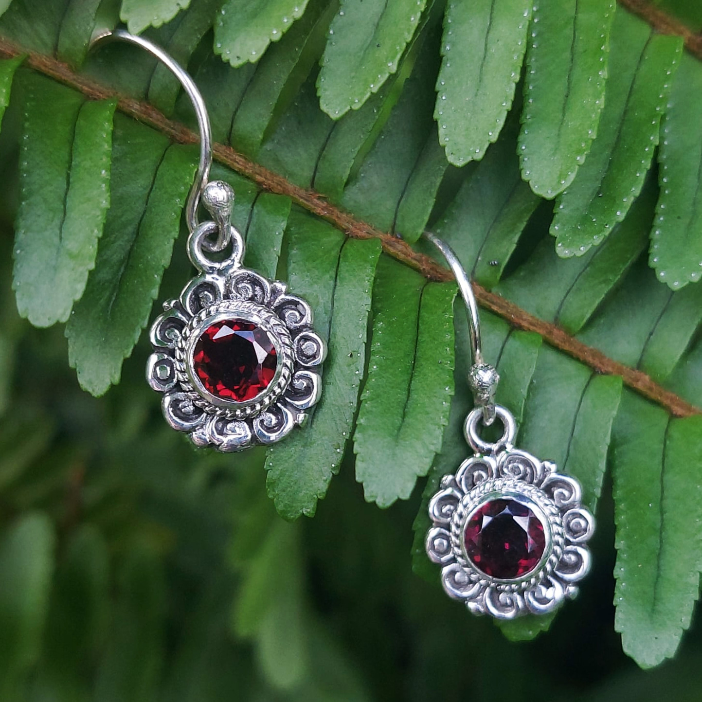 Anting Perak Bulat Bunga Permata E1841 - Gambar 5