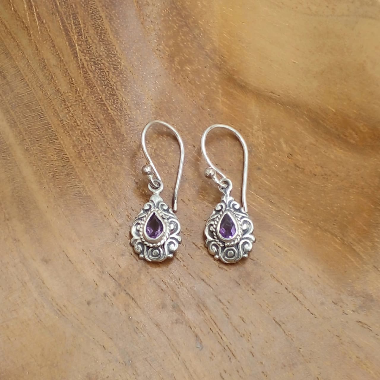Anting Perak Tetes Ukir Permata E1867 - Gambar 2