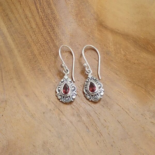 Anting Perak Tetes Ukir Permata E1867