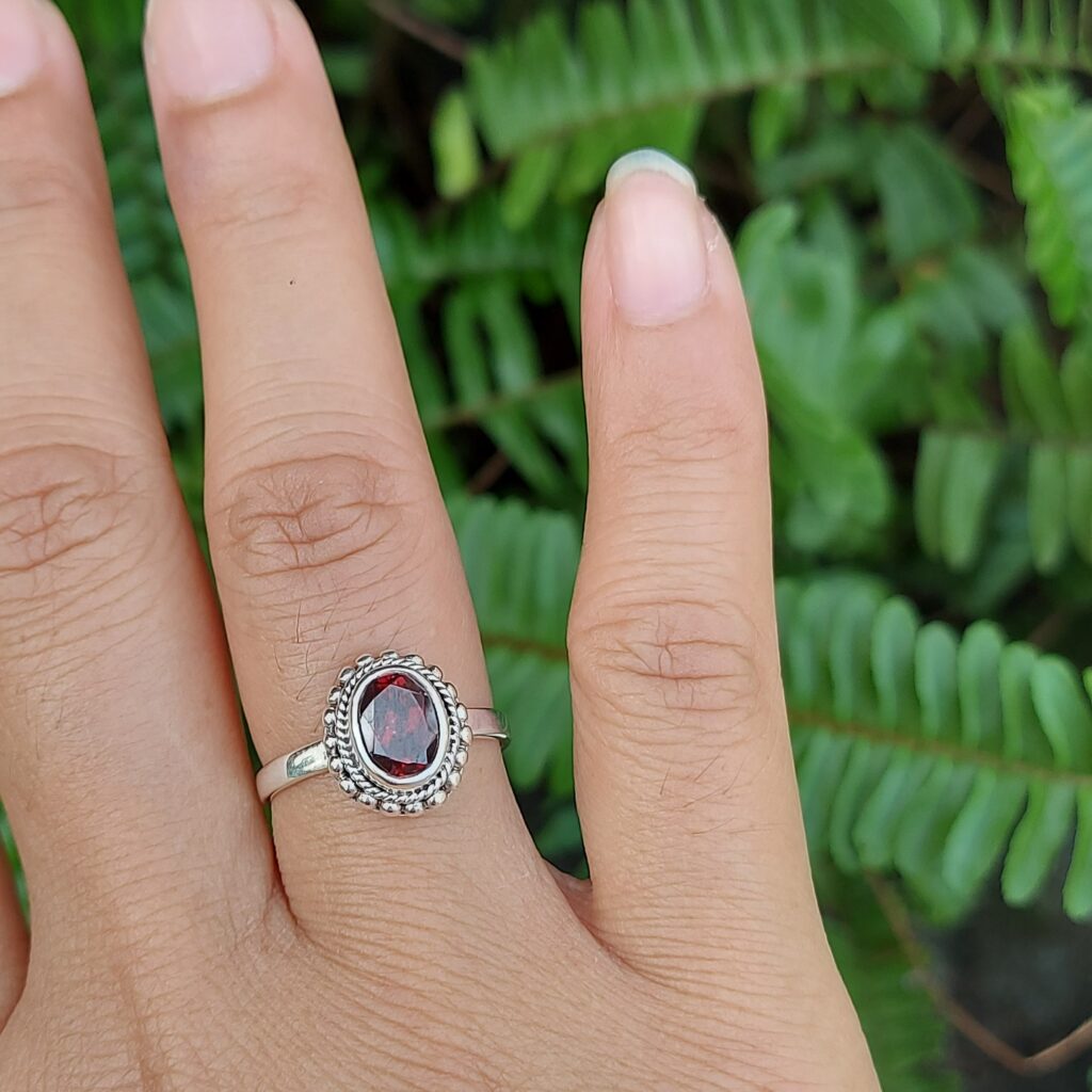 cincin perak wanita mewah