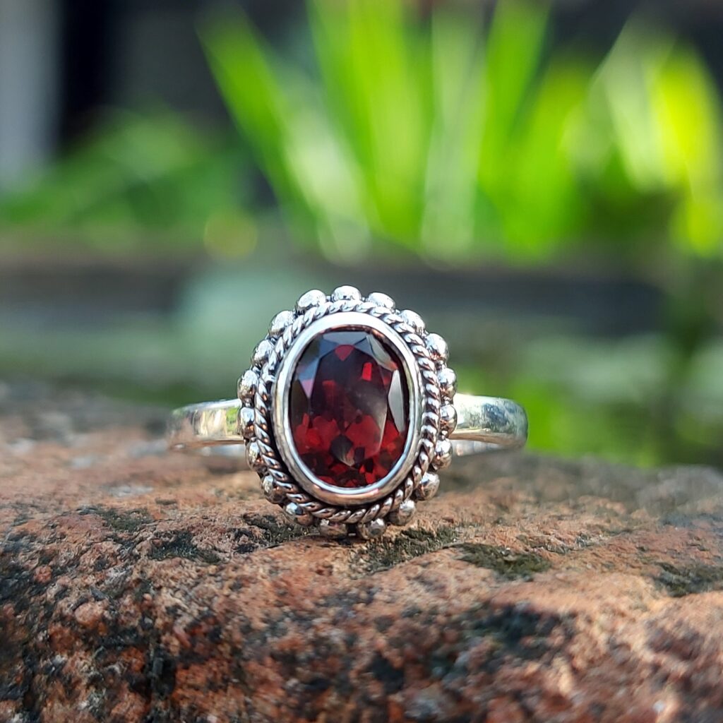cincin perak wanita mewah
