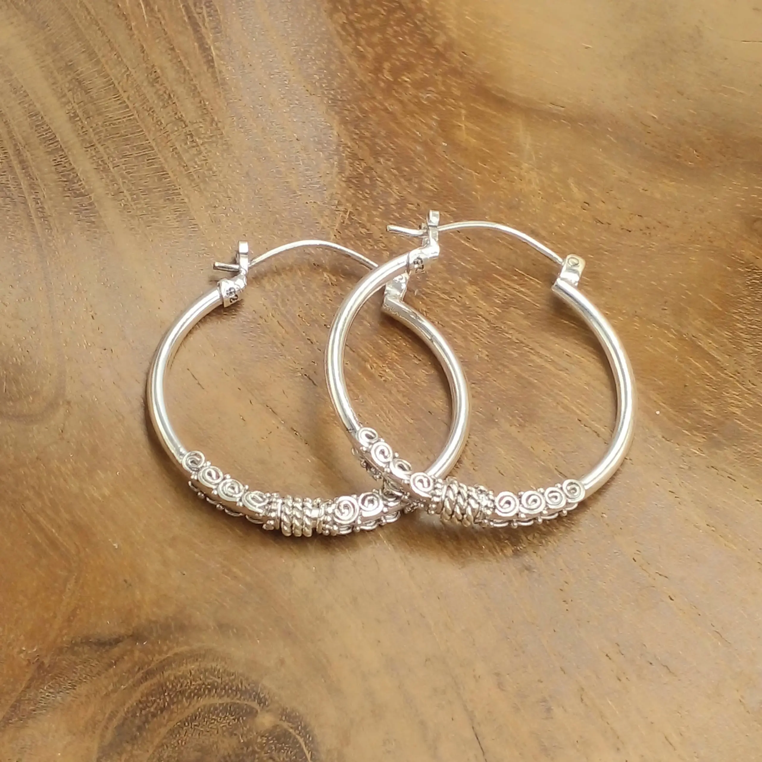 Anting Hoop Perak Ukir Bali Asli E1779 - Gambar 3