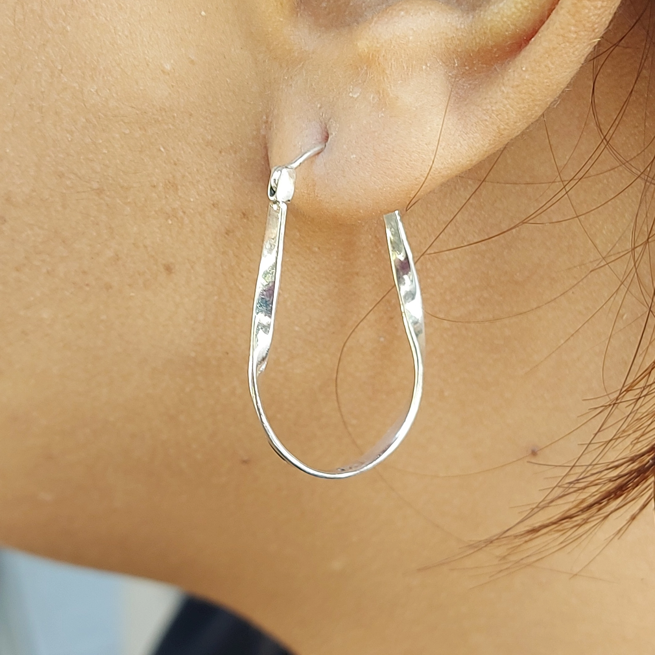 Anting Hoop Perak Asli (Hoop Twist Earrings) E1869 - Gambar 5