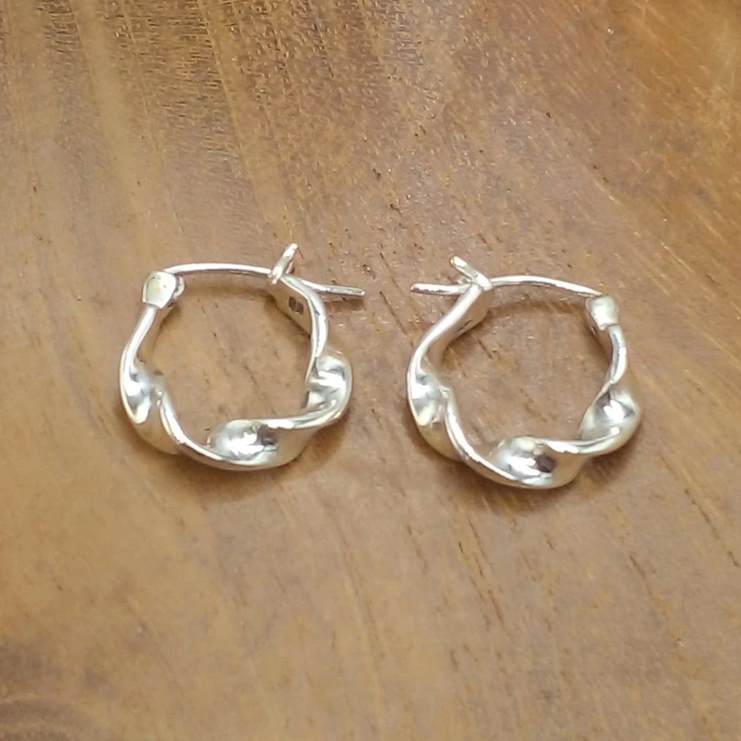 Anting Hoop Perak Asli (Hoop Twist Earrings) E1830S - Gambar 3