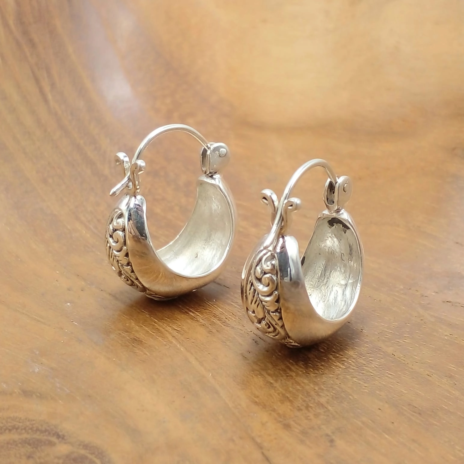Anting Hoop Perak Ukir Asli Bali E1845 - Gambar 4