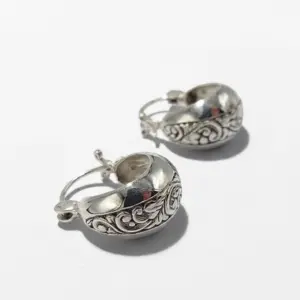 Anting Hoop Perak Ukir Asli Bali E1845 - Gambar 2