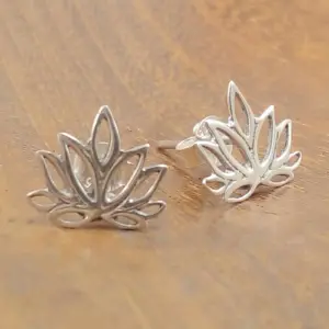 Anting Tusuk Lotus Perak 925 Asli (Lotus Stud Earrings) E1944 - Gambar 2
