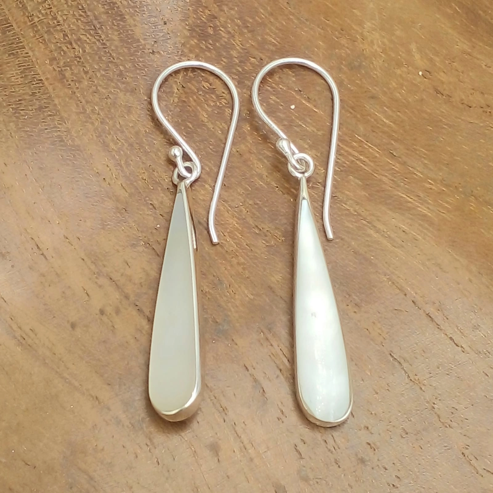 Anting Perak Kerang Tetes Panjang (Shell Earrings) E1960 - Gambar 5