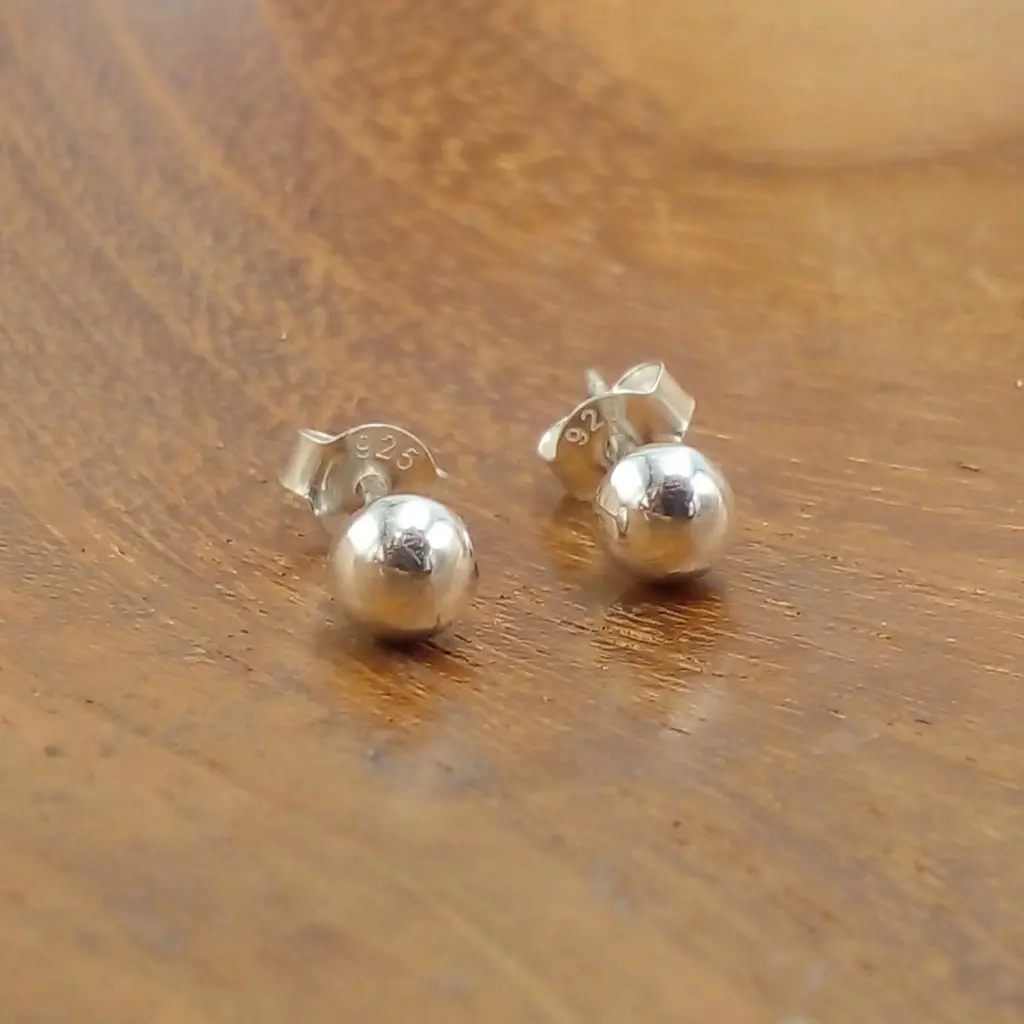Anting Tusuk Bola Perak Asli (Silver Ball Studs) E1945