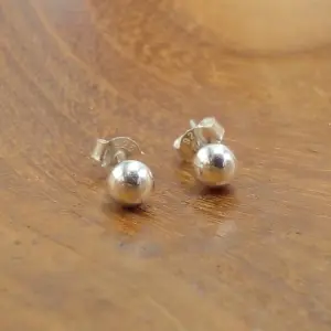 Anting Tusuk Bola Perak Asli (Silver Ball Studs) E1945 - Gambar 3